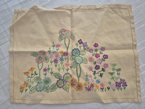 Vintage hand embroidered - hand,